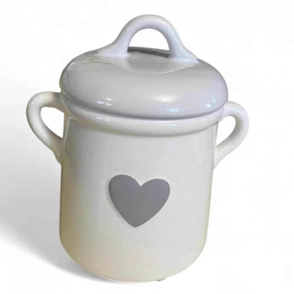 White Ceramic Lidded Sugar Jar with Heart - Picture 1 of 2